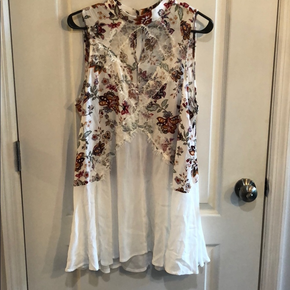 Daytrip flowy floral tank- size medium